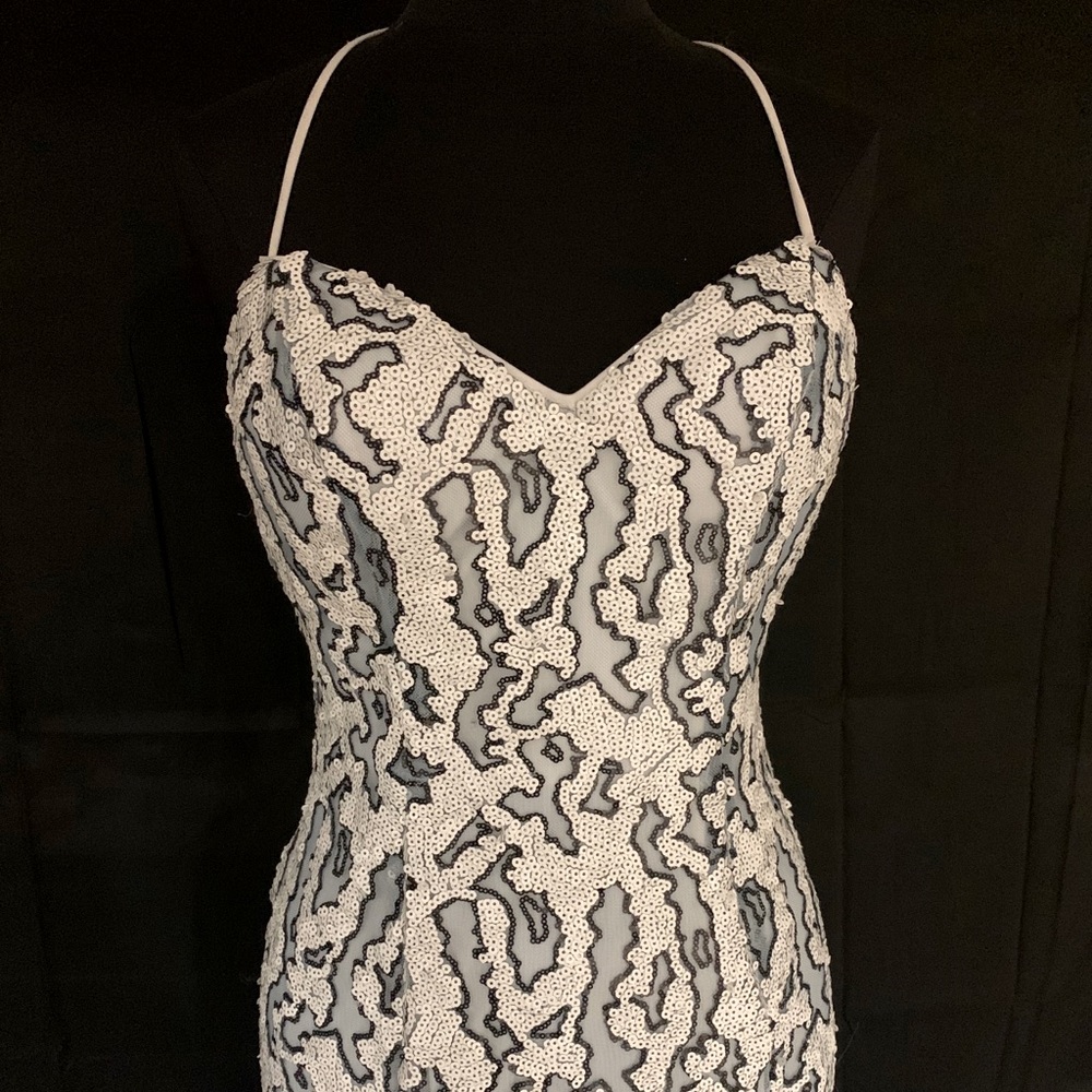 TERANI COUTURE White/Gray Print Sequined Gown